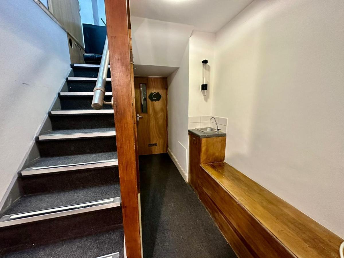 2 Mins To Euston Station, Triple Bedroom With Private Bathroom C Frühstückspension London