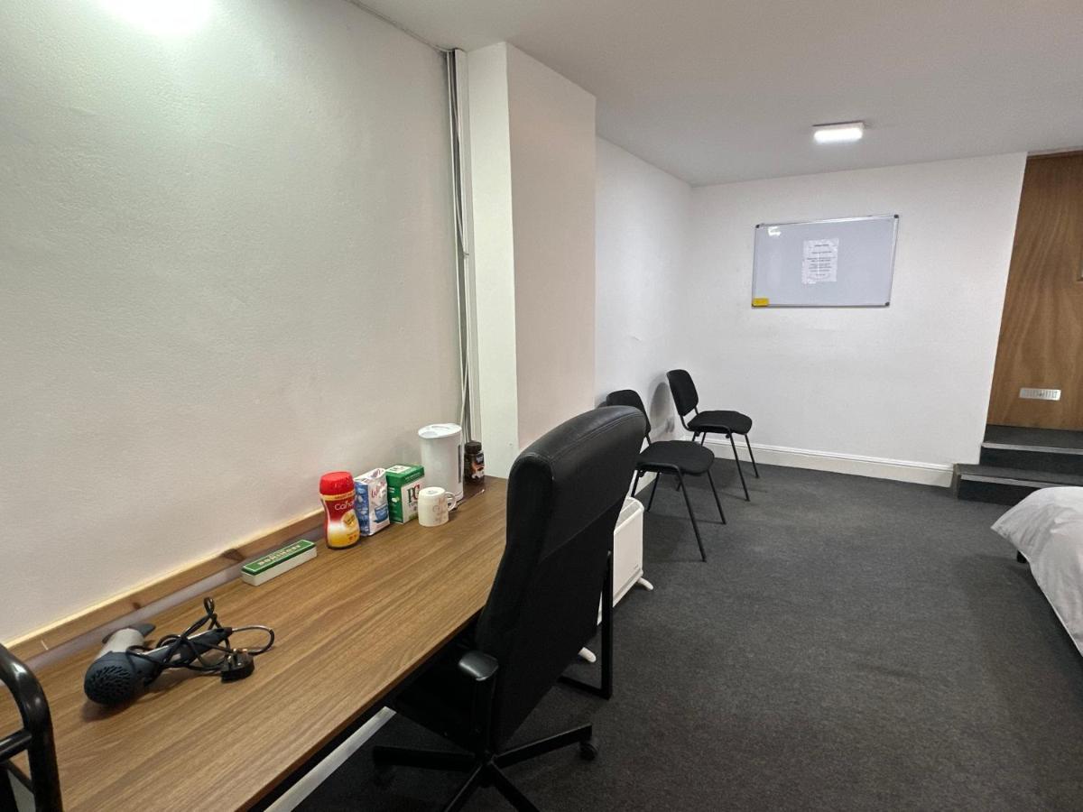 Frühstückspension 2 Mins To Euston Station, Triple Bedroom With Private Bathroom C *